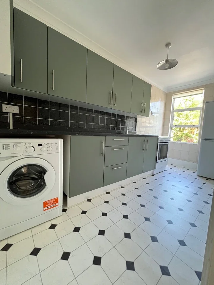 Flat Croham Road in Greater London