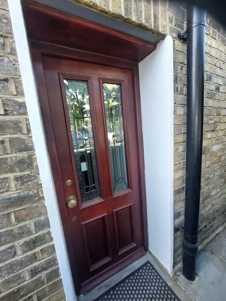 Flat Rochester Square in Greater London