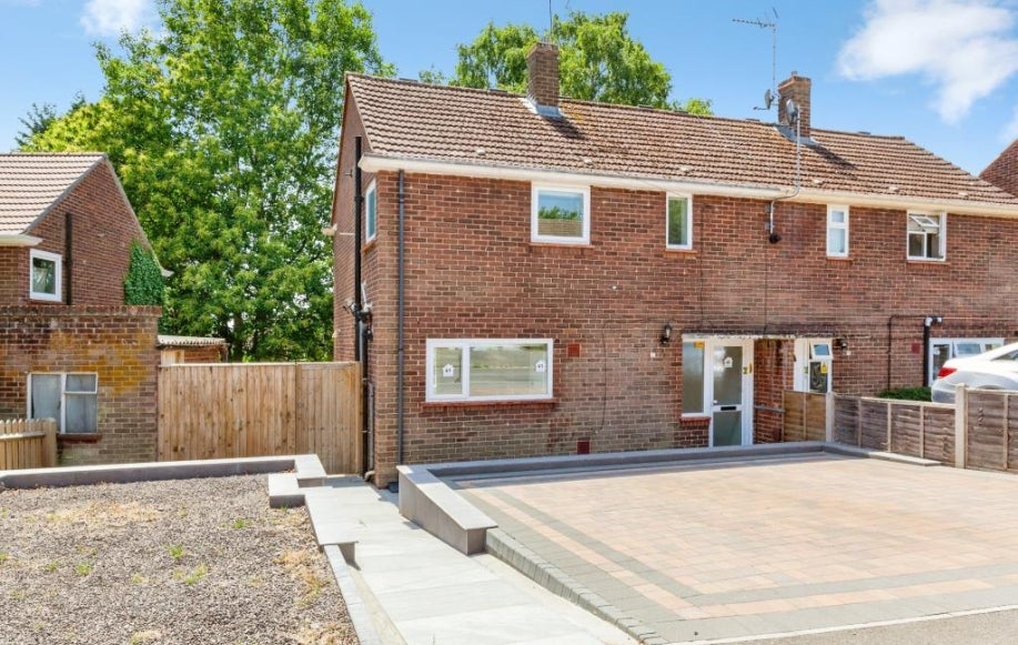 House Ascot Close in Greenham