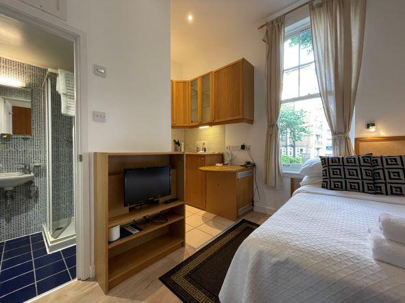 Room Fulham Palace Road in Greater London