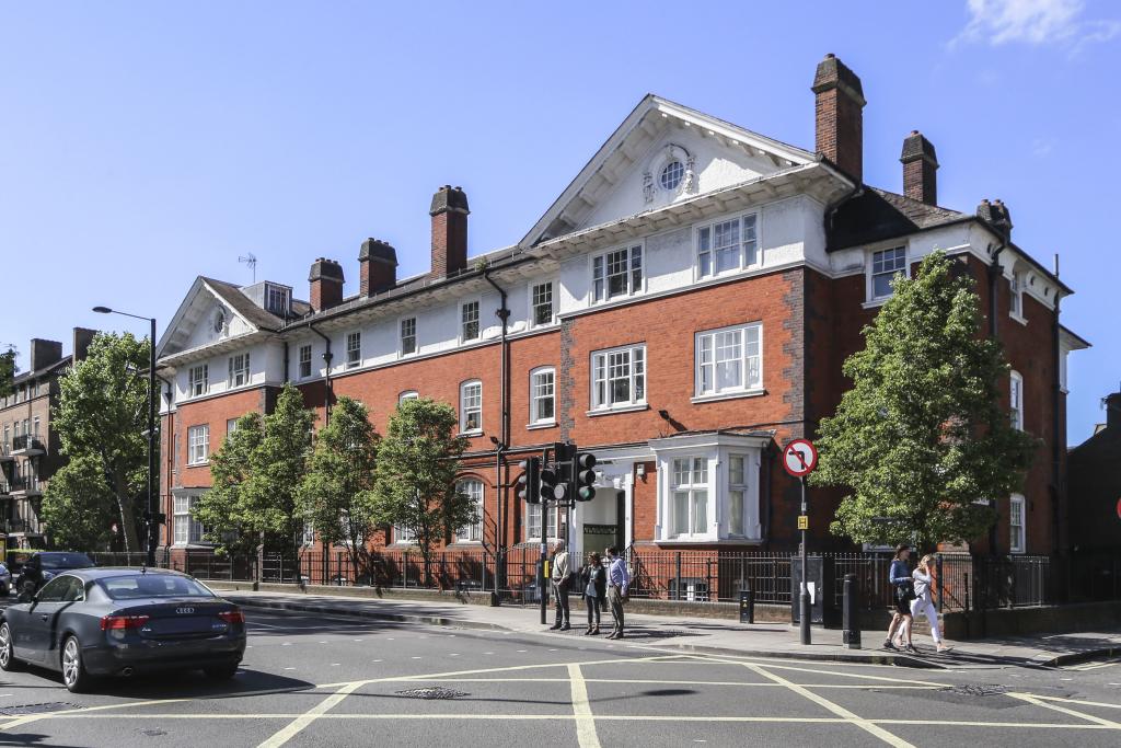 Room Fulham Palace Road in Greater London