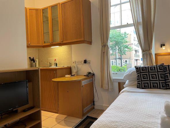 Room Fulham Palace Road in Greater London