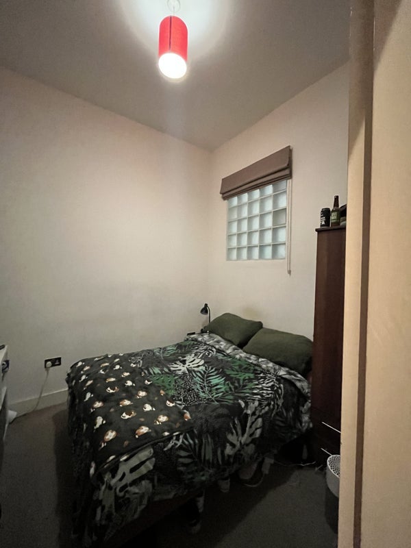 Room Central Way in Warrington
