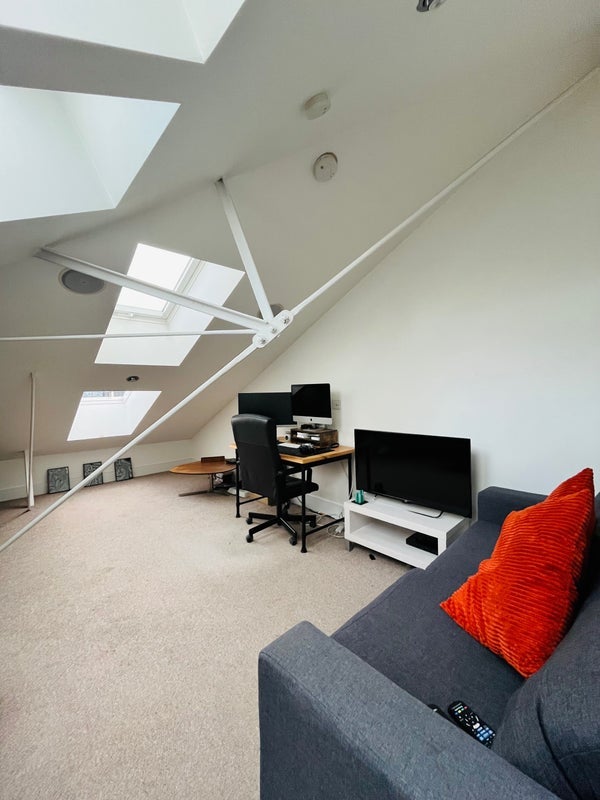 Room Central Way in Warrington