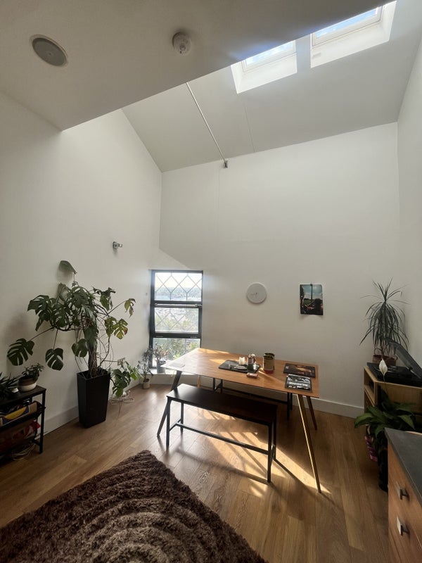 Room Central Way in Warrington