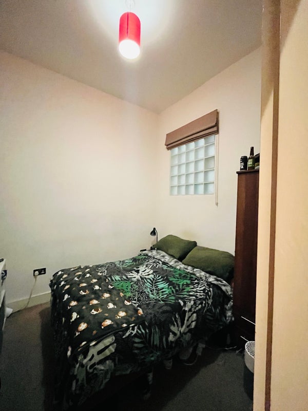 Room Central Way in Warrington