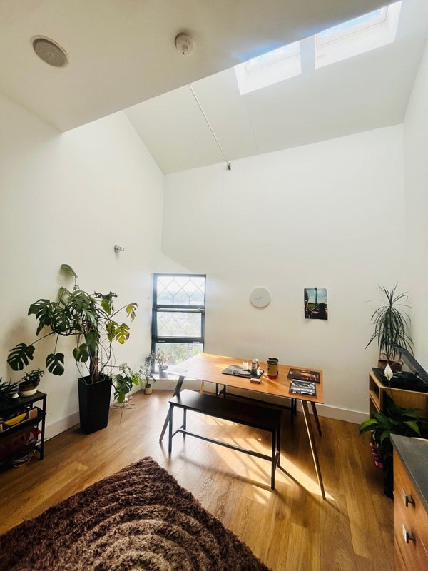 Room Central Way in Warrington