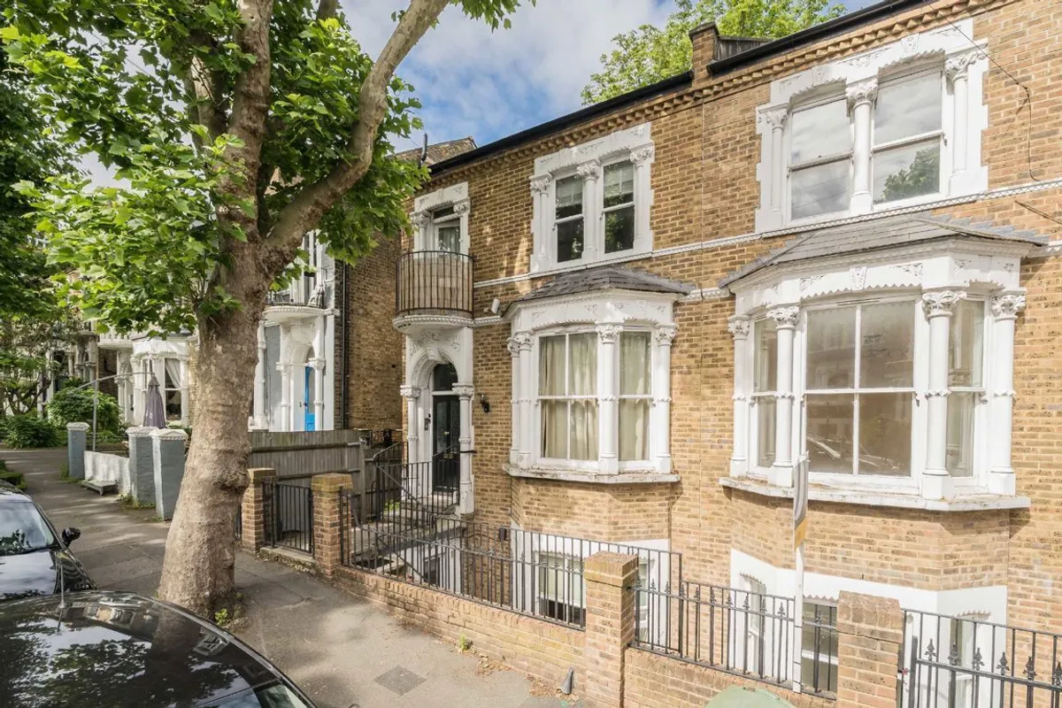 Flat Becondale Road in Greater London