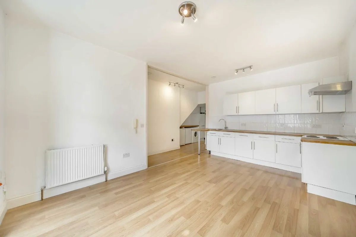 Flat Becondale Road in Greater London