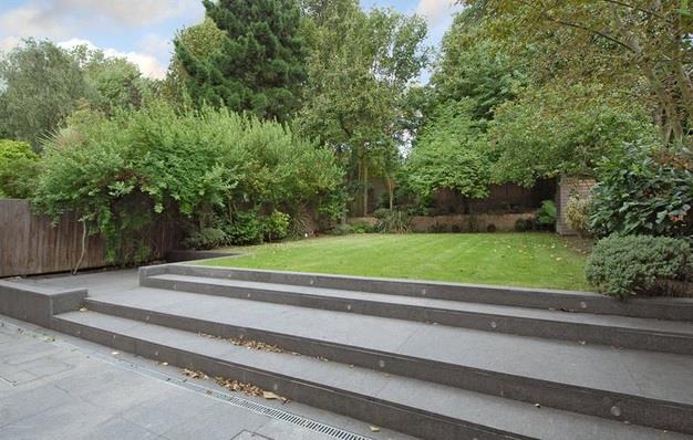 Flat Bracknell Gardens in Greater London