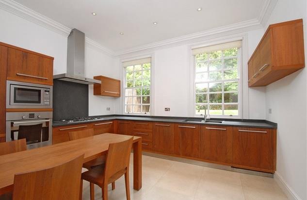 Flat Bracknell Gardens in Greater London