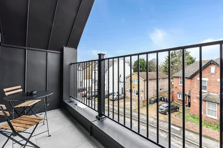 Flat Vincent Road in Greater London
