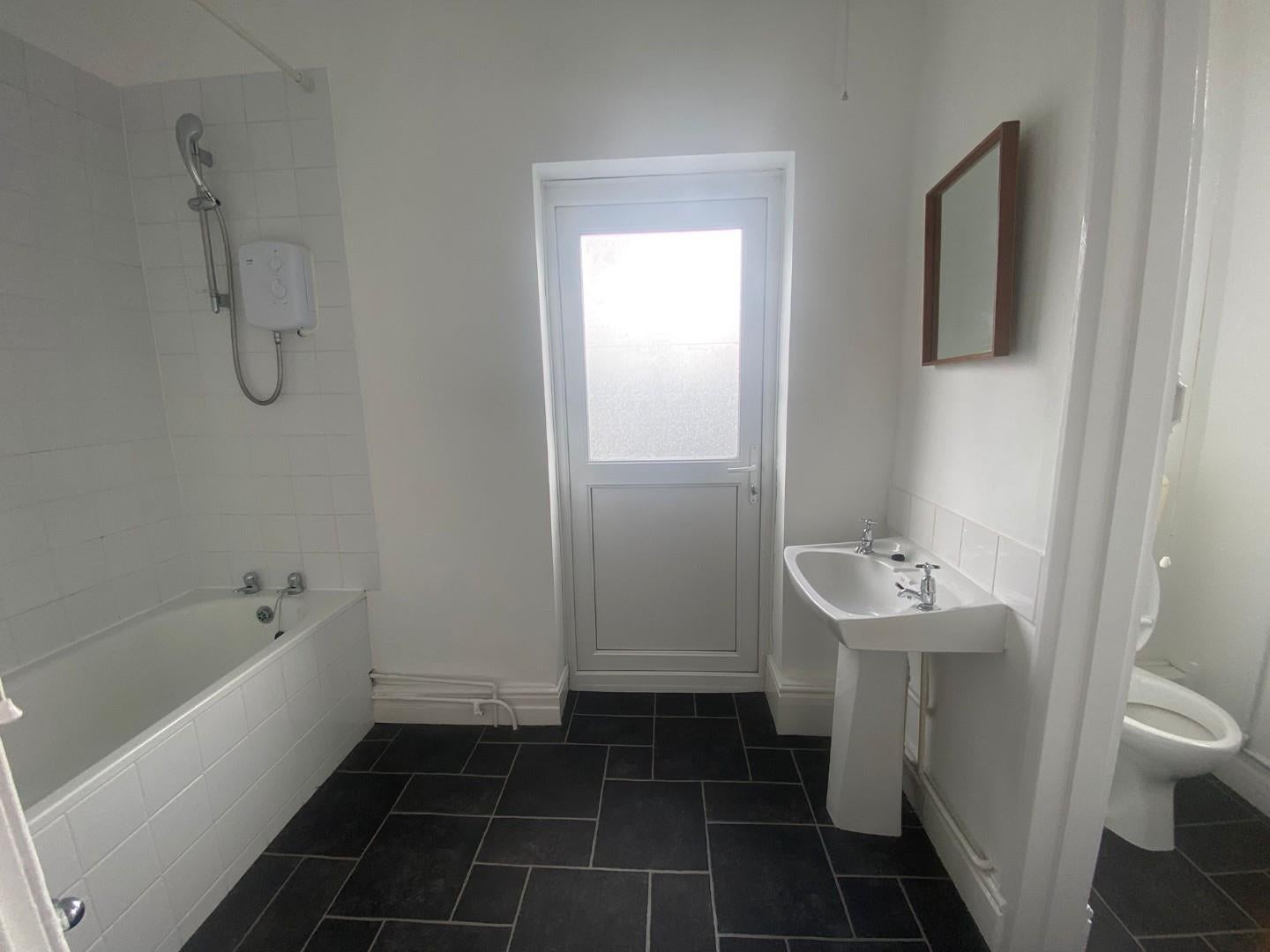 Room Lipson Road in Plymouth