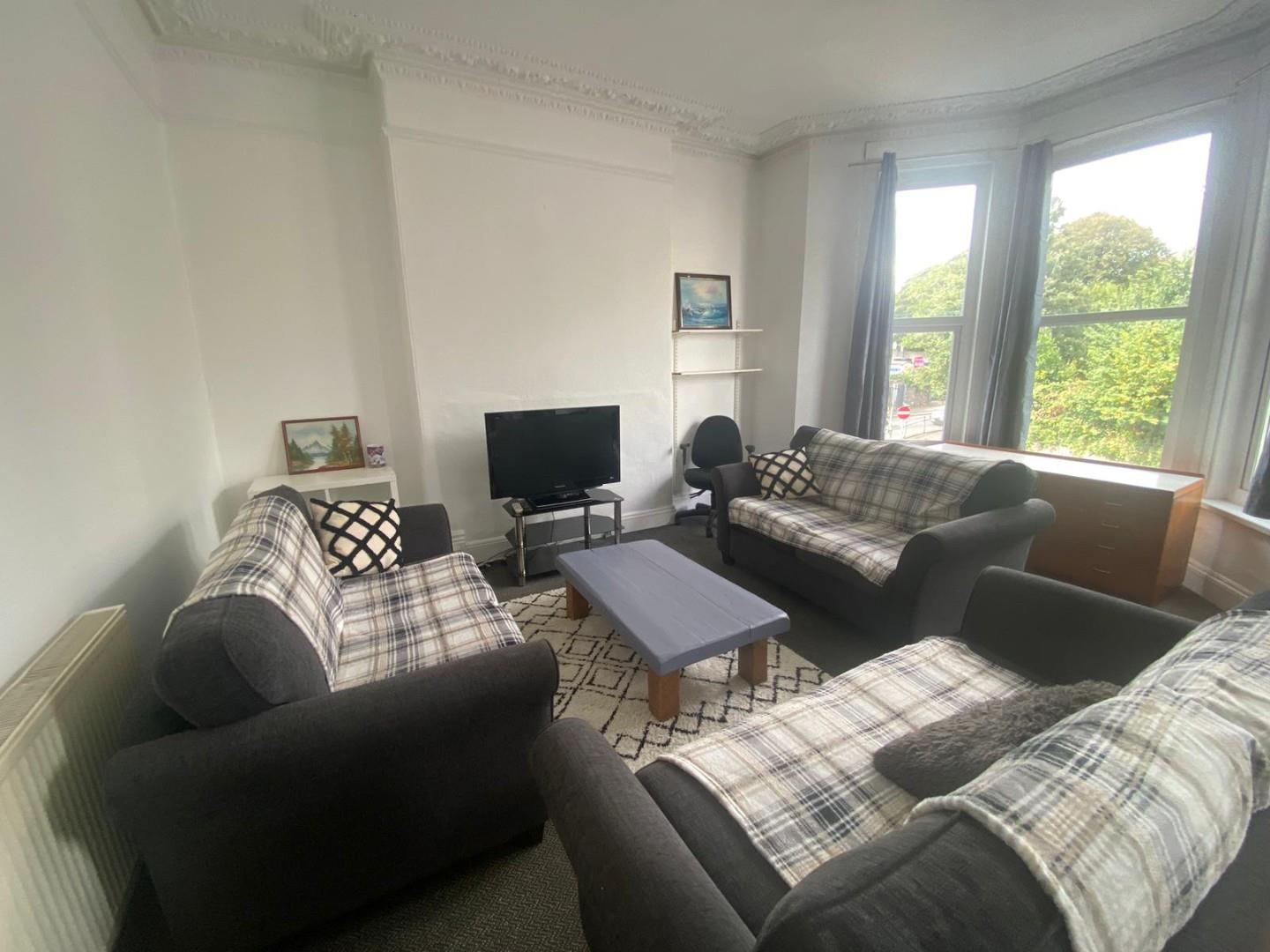 Room Lipson Road in Plymouth