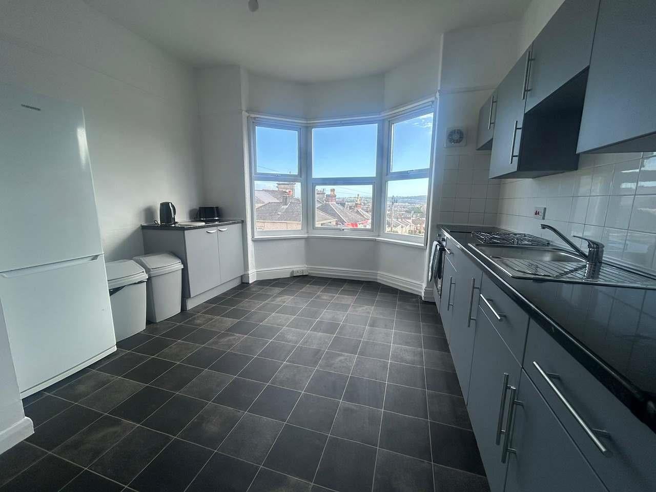 Room Lipson Road in Plymouth