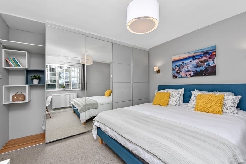 Room Station Crescent in Greater London