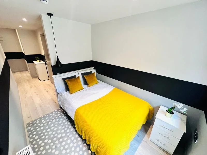 Room Dassett Road in Greater London