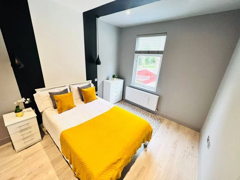 Room Dassett Road in Greater London