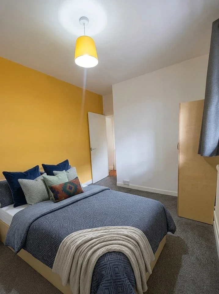 Room Poynders Gardens in Greater London