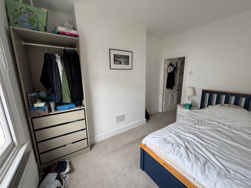 Room Cowdrey Road in Greater London