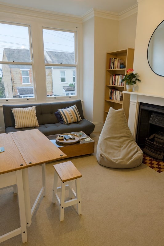 Room Cowdrey Road in Greater London