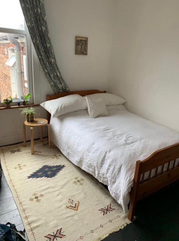 Room Cobham Road in Greater London