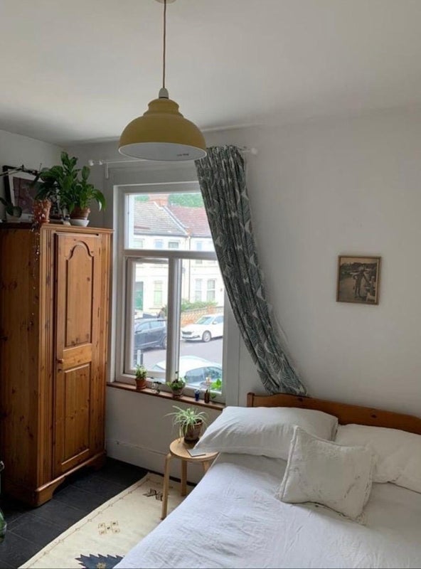 Room Cobham Road in Greater London