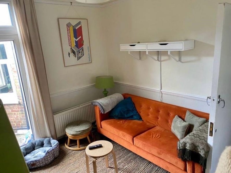 Room Cobham Road in Greater London