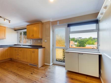 House Loddon Drive in Basingstoke and Deane