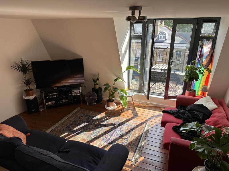 Room Tudor Grove in Greater London