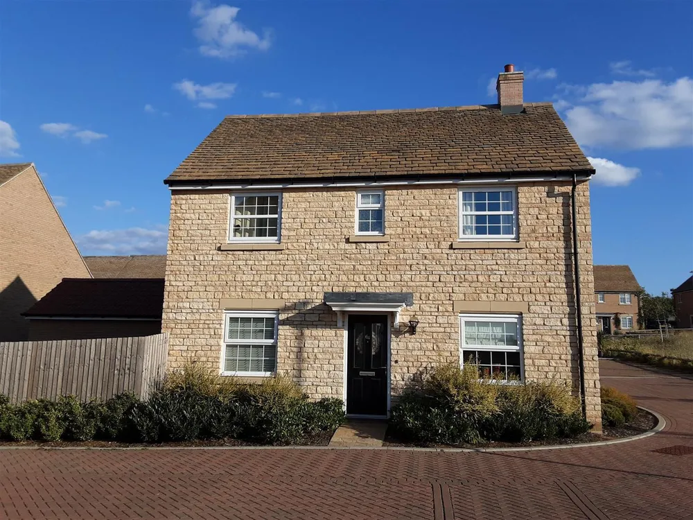 House Sissons Close in Pilsgate