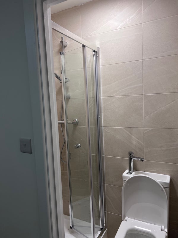 Room Gresham Road in Greater London