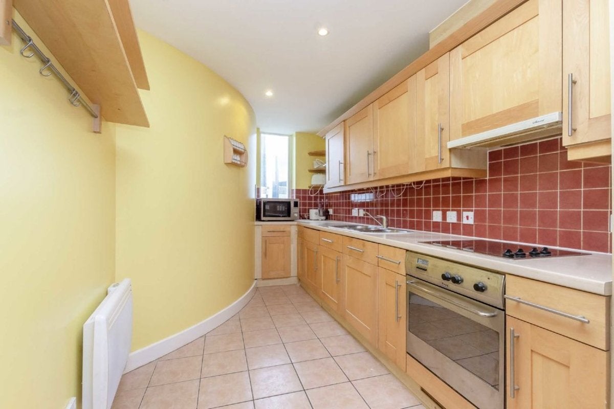 Flat Manchester Road in Greater London