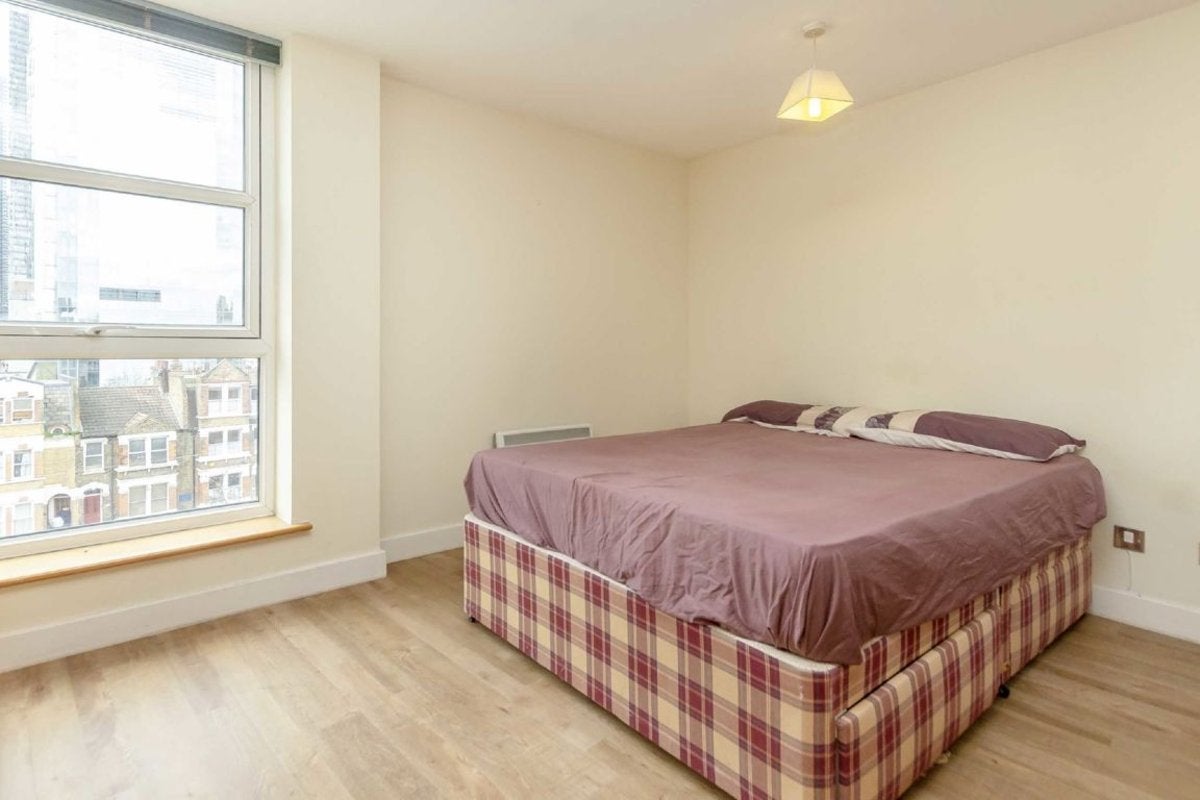Flat Manchester Road in Greater London