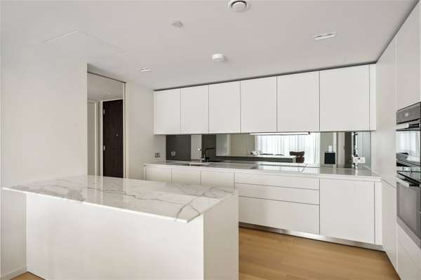 Flat Seagrave Road in Greater London