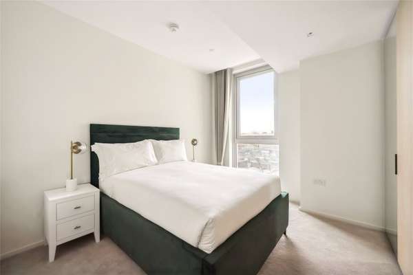 Flat Seagrave Road in Greater London