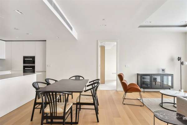 Flat Seagrave Road in Greater London