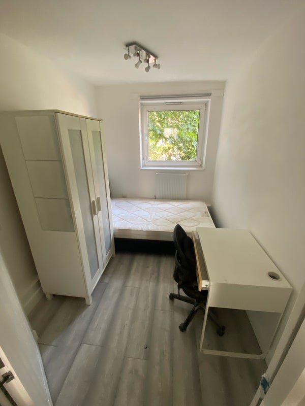 Room Cephas Street in Greater London