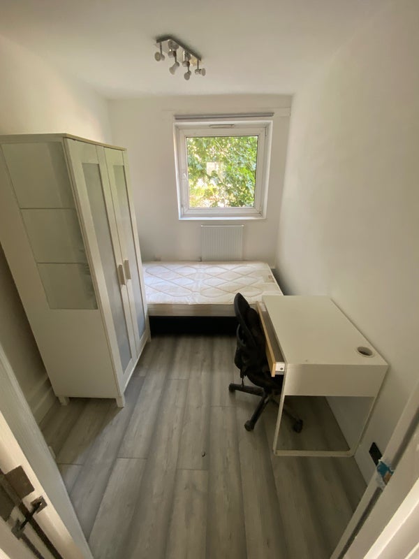 Room Cephas Street in Greater London