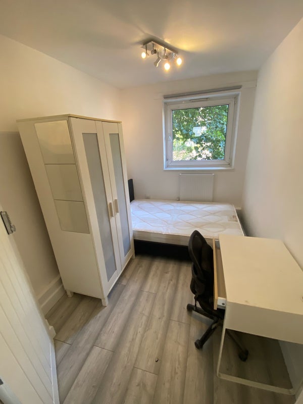 Room Cephas Street in Greater London