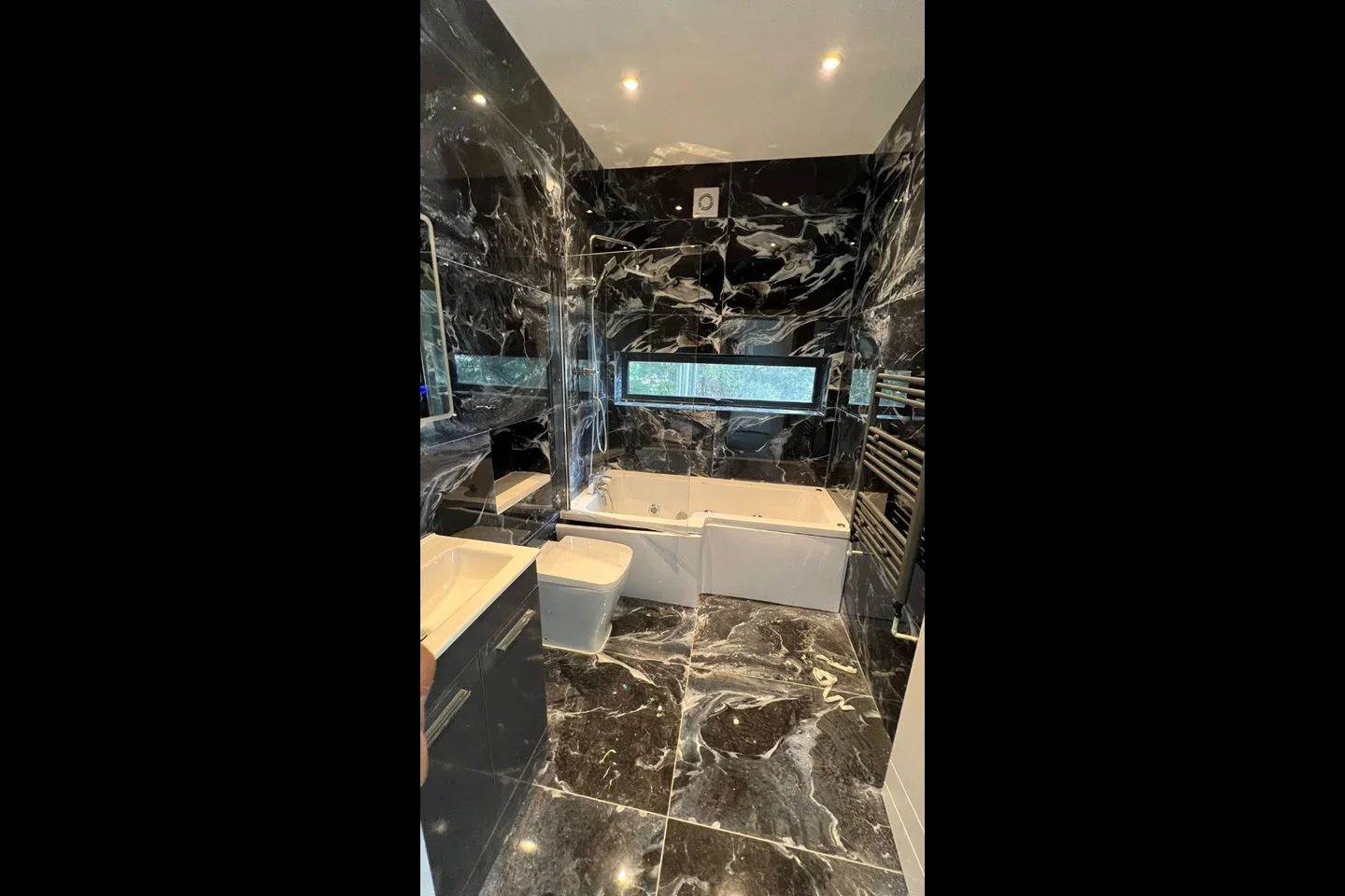 Flat Robins Court in Greater London