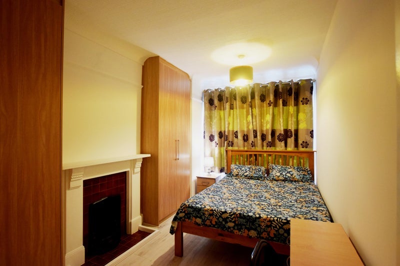 Room Gunnersbury Lane in Greater London