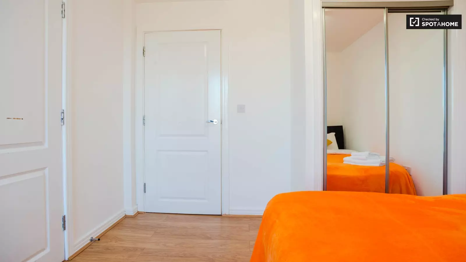 Flat Upper North Street in Greater London