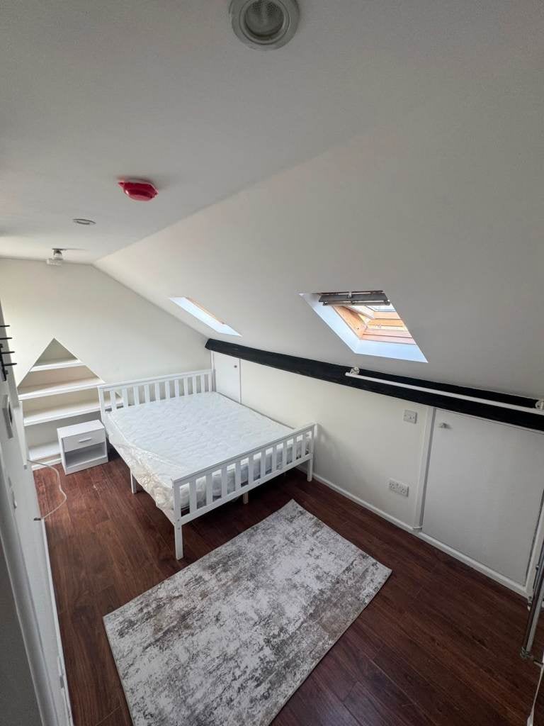 Room Garthland Drive in Greater London