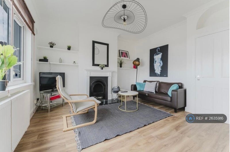 Flat Shakespeare Road in Greater London