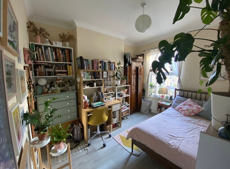 Room Glenarm Road in Greater London