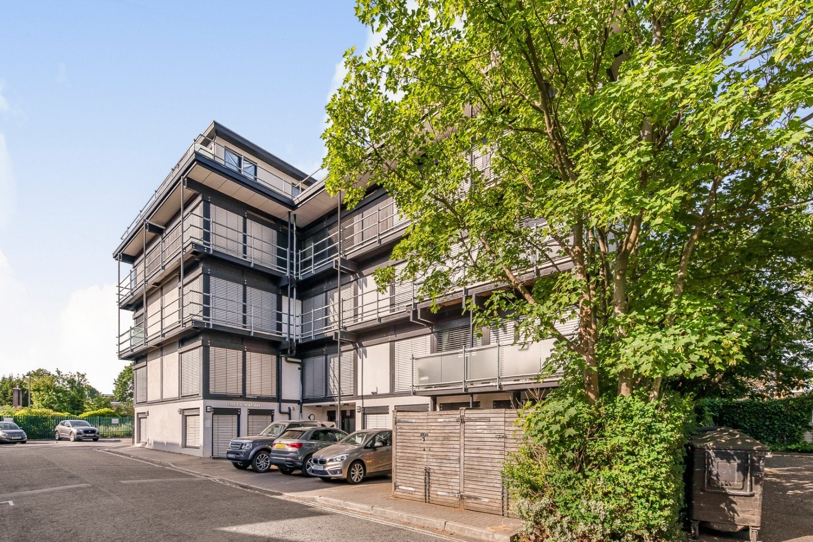 Flat Victoria Villas in Greater London
