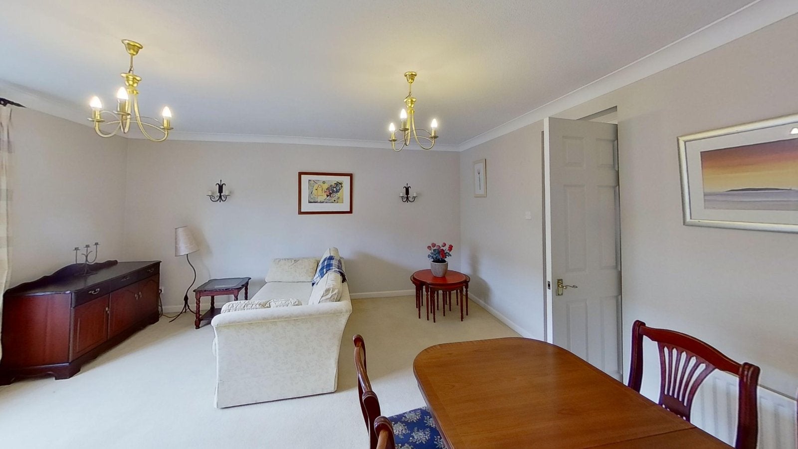 Flat Russell Gardens in City of Edinburgh