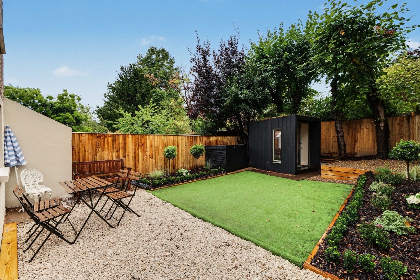 Flat Blythwood Road in Greater London