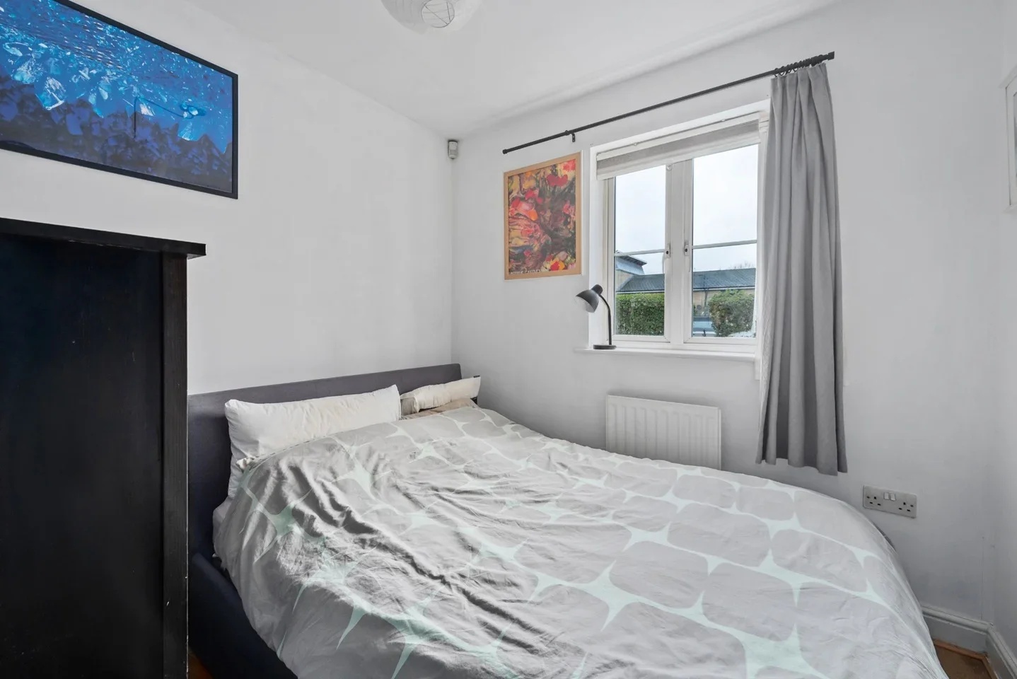 Flat Peckham Road in Greater London